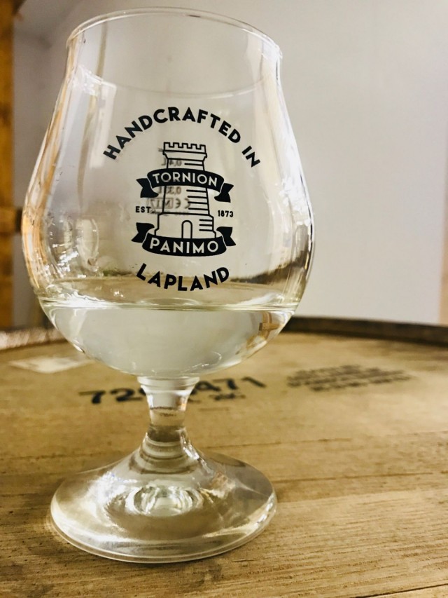 Oluesta valmistetun tisleen kypsyminen viskiksi vie vähintään kolme vuotta.