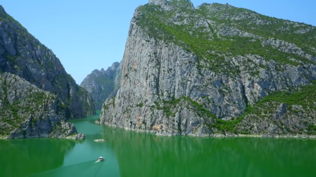 Ladik järvi turkissa.