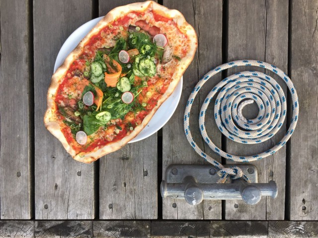 Skiffer on tunnettu liuskapizzoistaan.