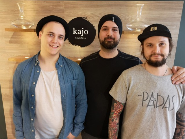 Ravintola Kajo on Marko Simunaniemen (vas.), Panagiotis Lykoudiksen ja Vellu Lampisen ensimmäinen oma ravintola.