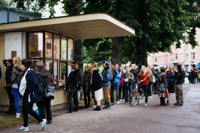 Jänön avajaisissa elokuussa 2016 oli väkeä jonoksi asti. Tänä vuonna lippakiskan viereen nousee myös terassi.