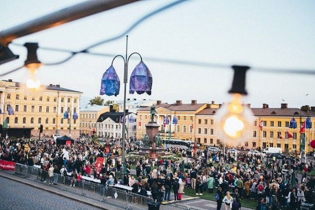 Taiteiden yön lukuisat tapahtumat ovat osa Helsingin Juhlaviikkoja.