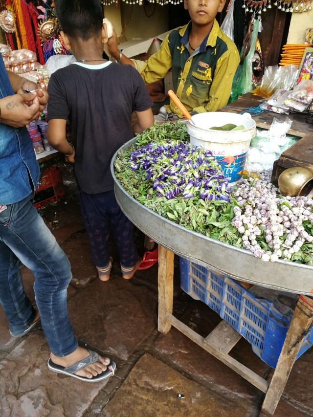 Veljekset pitävät kauppaa