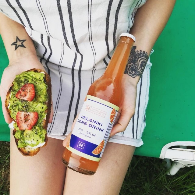 Bryggasta saa muun muassa avokadoleipiä. Palan painikkeeksi voi napata vaikka lonkeron.