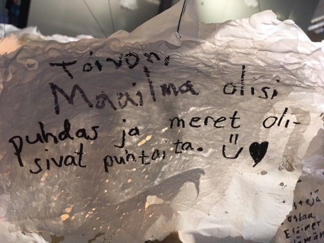 Tiedetaideteos Kiertotaivaan valmistamiseen osallistuu koululaisia eri puolelta Suomea. Toukokuussa 2018 oman osuutensa tekivät Rovaniemen Nivavaaran koulun oppilaat.