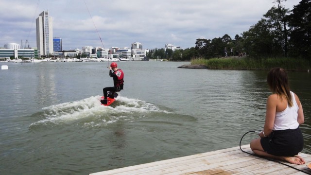 Wakeboarding on kuin snoukkausta veden pinnalla.