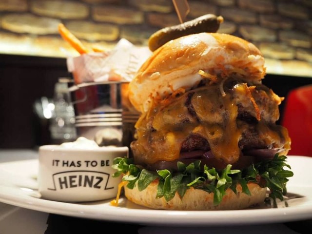 Muutaman burgerin saa halutessaan myös "tuplana" eli double deckerinä (Bowld1nerin kuvamateriaalia).