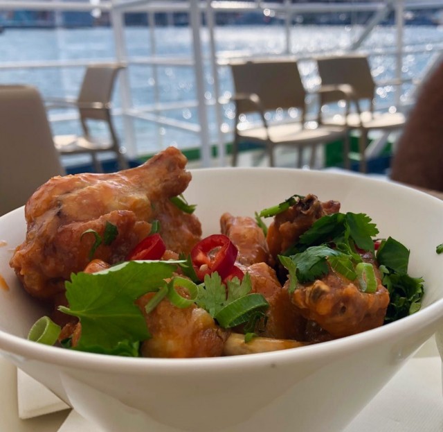 Viikonloppuna Vernassa herkuteltiin wingseillä.