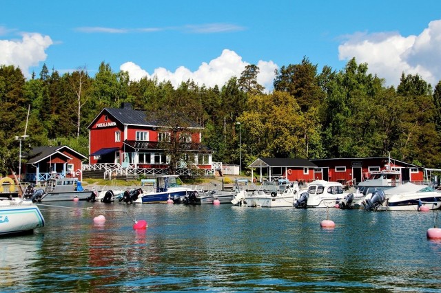 Porkala Marinin laiturissa on tilaa veneilijöille.
