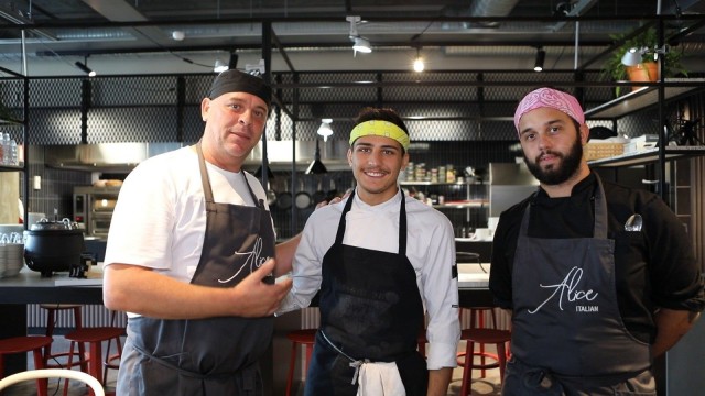 Pietro, Jacopo ja Giuseppe vastaavat Alice Italianin a la cartesta.