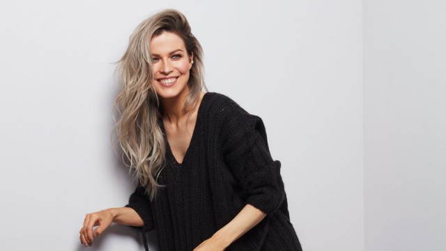 Jenni Vartiaisen edellisestä albumista on kulunut viisi vuotta. Hän nauttii pitkäjänteisestä kokonaisuuden tekemisestä, minkä tulos Monologi-albumi on.