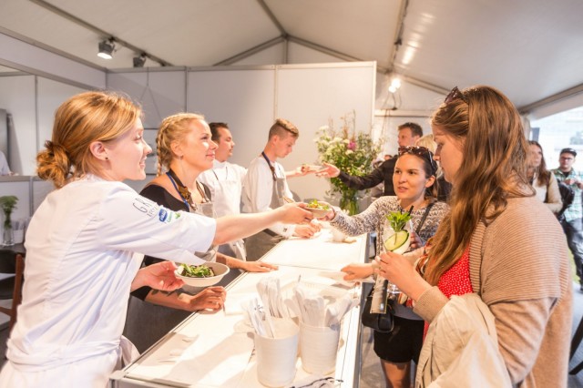 Taste of Helsingissä maisteltiin huippuravintoloiden annoksia kohtuuhintaan.