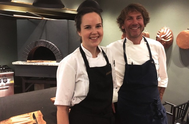 Keittiömestari Veera Valtonen ja ravintoloitsija Mehmet Gürs.