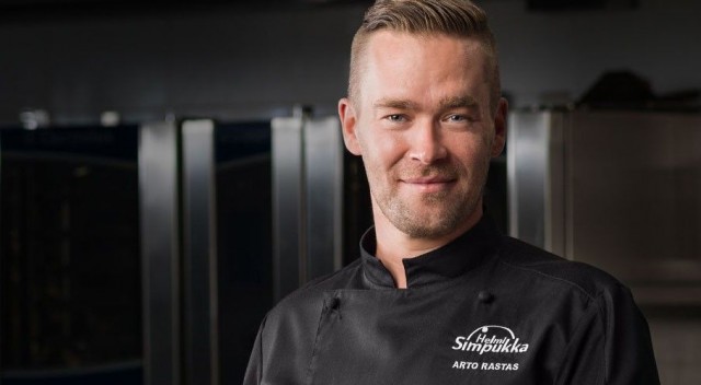 Arto Rastas aloitti ravintolauransa 25 vuotta sitten HelmiSimpukan keittiössä ja palasi nyt uudistamaan koko ketjun ruokalistan.