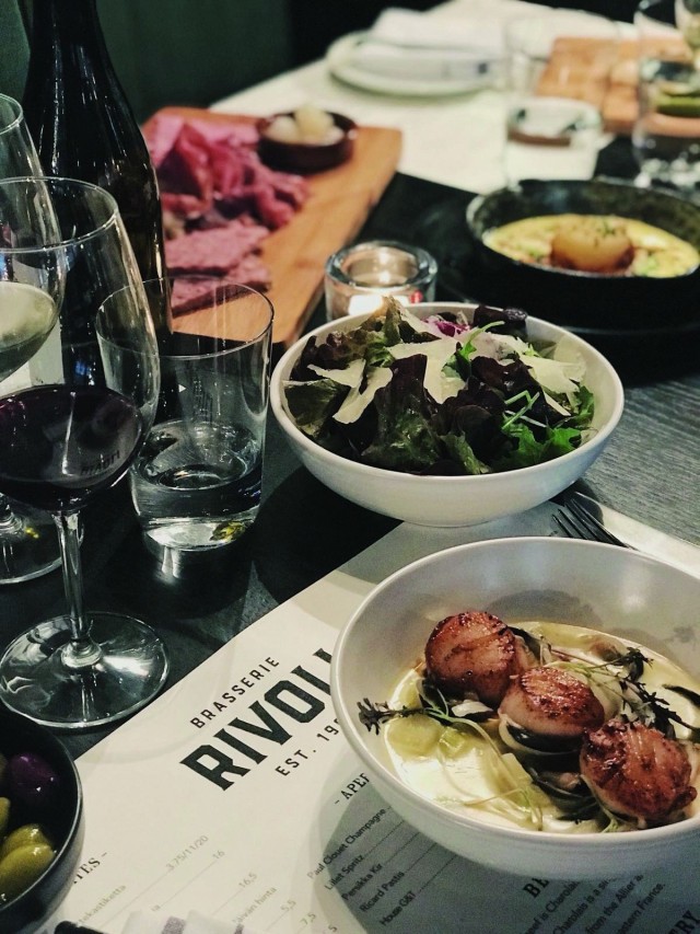 Uudistetulta listalta voi koota menukokonaisuuden jaettavaksi koko pöytäseurueelle.