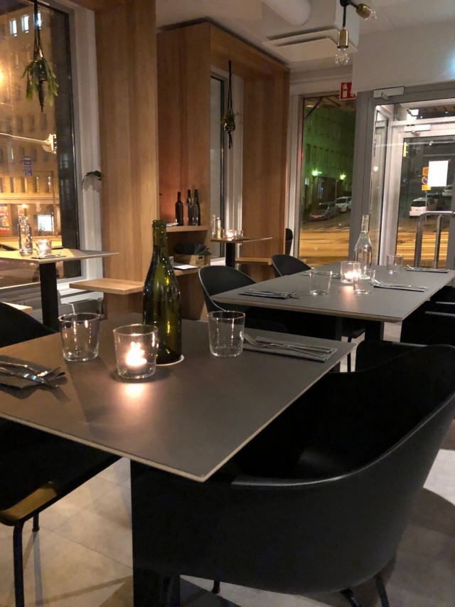 Entinen työvaatekauppa on kokenut remontissa melkoisen muodonmuutoksen. Katutason ravintolasalin lisäksi asiakaspaikkoja on tulossa myös alakertaan.