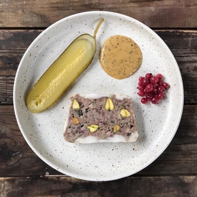 Mangalitza-possun patee on tehty alusta loppuun itse.