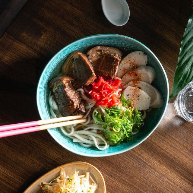 Okinawa soba on perinteinen okinawalainen nuudeliruoka.