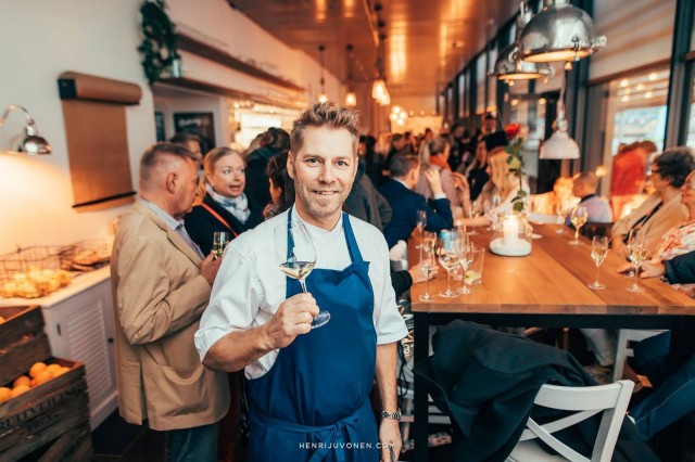 Hampton Bayn menu on Harri Syrjäsen käsialaa.