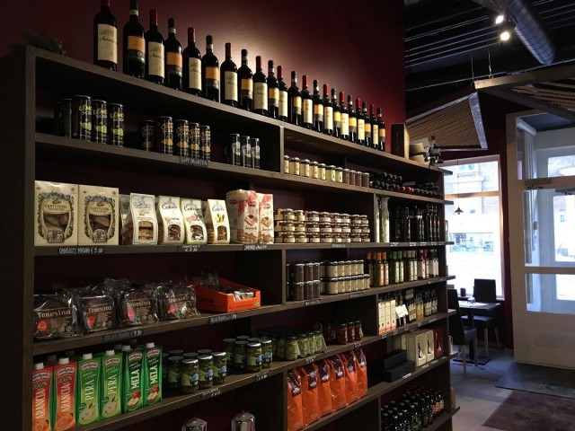 Casa Italiasta saa muun muassa savoiardi-keksejä, joita tarvitaan oikeaoppisen tiramisun tekemiseen.