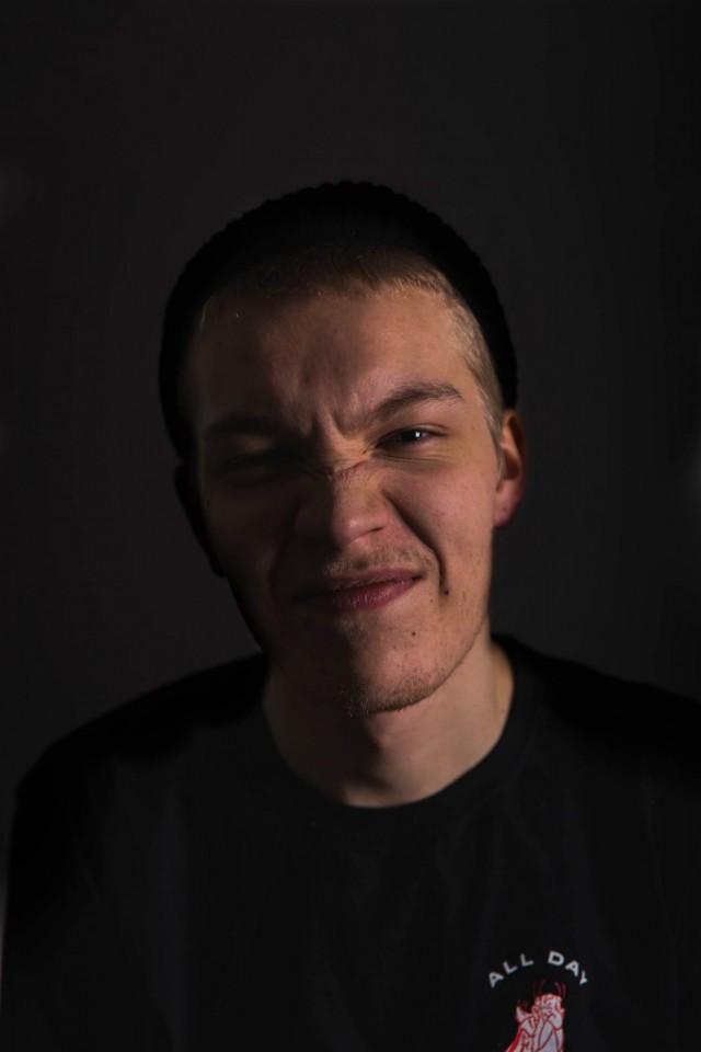 "On paljon helpompaa tehä rokkii ja olla semmonen rokki-luuseri, ku esittää et on tosi cool räppäri."