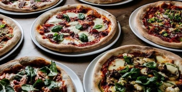 Broon pizzoissa käytetään aitoa bufala-mozzarellaa.