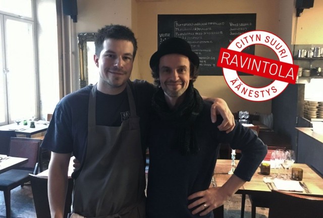 Kalle Kiukainen ja Niki Thieulon iloitsevat BasBasin menestyksestä Cityn Suuressa Ravintolaäänestyksessä.