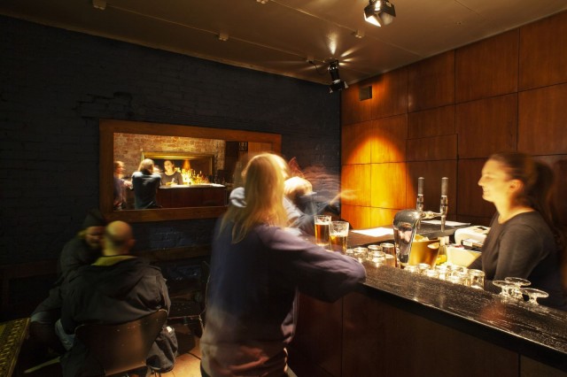 Minibarin sisustus on pelkistetty, mutta tarkkaan harkittu.