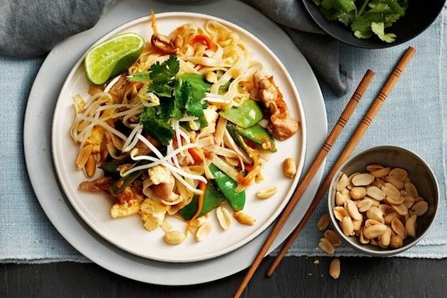 VG Wok Jänön valikoimaan tulee useita erilaisia pääruokia, kuvassa Pad Thai.