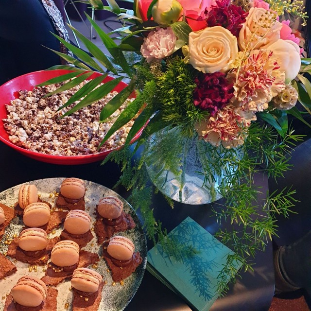 Baarin popcornit on maustettu itse tehdyillä marjajauheilla.