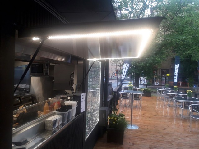 Black Grill & Cafen terassille on tulossa kesän aikana myös katos.