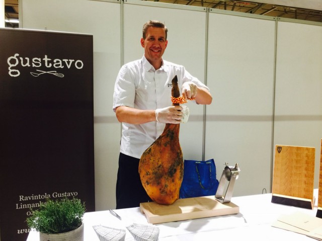 Ravintola Gustavossa on Turun ainoat kokonaiset ilmakuivatut kinkut.