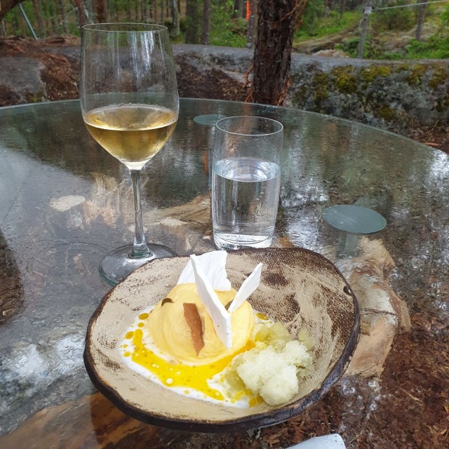 Sadekaan ei pilannut jälkiruoan makunautintoa.