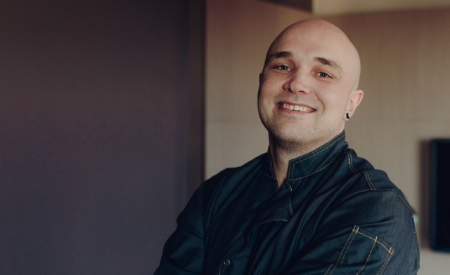 Kuusi Palaa -ravintolan keittiöpäällikkö Sami Lyly antaa arvoa hyville ja tuoreille raaka-aineille.