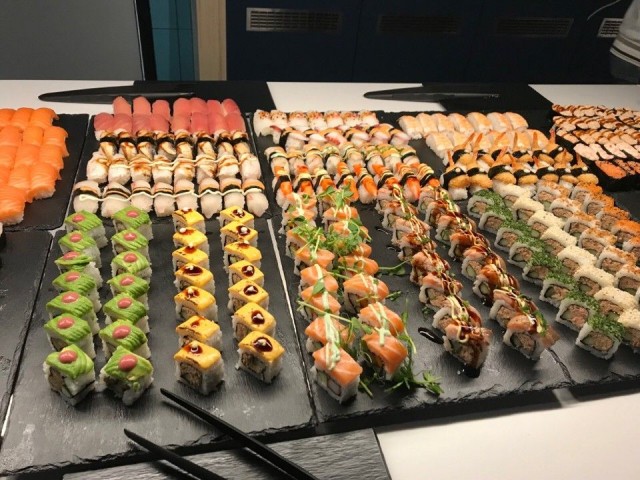 Hokkaido Sushin buffetista löytyy sushia moneen makuun.