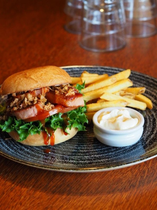 Ravintola Bordin mehukas possuburger.