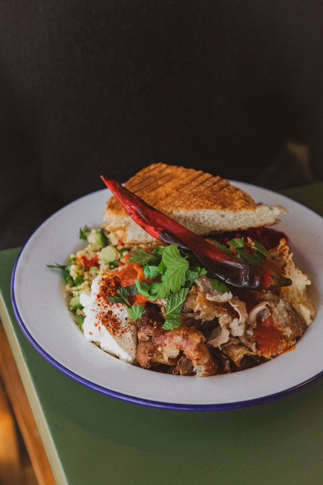 Döner Harju (kuvassa) ja Levant edustavat Lähi-idän ruokakulttuurille kumartavia kasvismakuja kampanjassa.