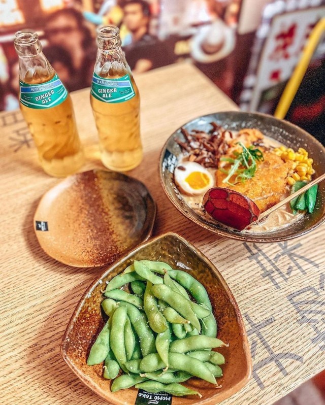 Edamame-pavut ovat yksi japanilaisen keittiön ja Momotokon klassikoista. Paneroitu kanafile puolestaan kuuluu uuden listan antimiin.