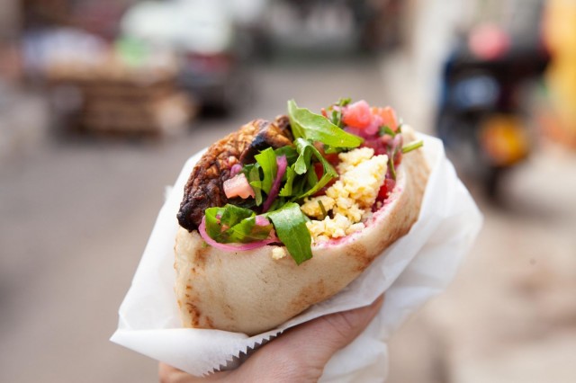 Panda Pitassa pitaleivän sisälle luodaan upea makujen kokonaisuus.