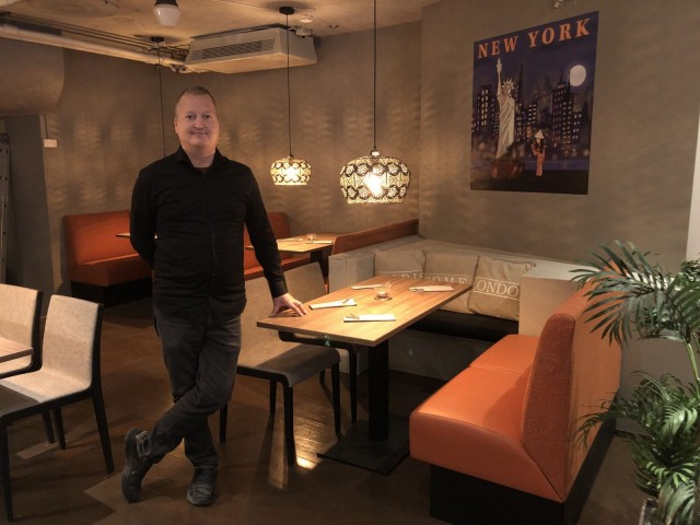 Hotelli- ja ravintolapäällikkö Mika Tirri.