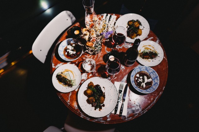 Storyn joululounas tuo pöydän täyteen herkkuja.