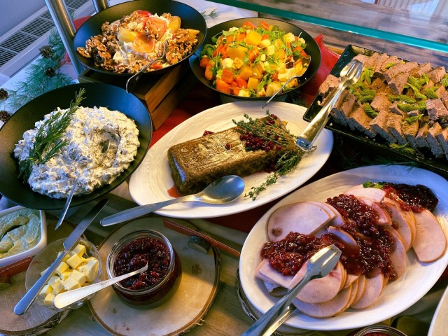 Backaksen kartanon joulupöytä ei jätä nälkäiseksi.