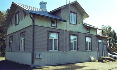 Vuonna 1901 Halme rakensi tontille ensimmäisen puurakennuksen. Rakennus on yhä paikoillaan.