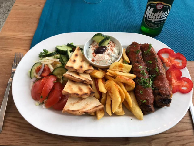 Kreikkalaiset jauhelihakepakot karitsan jauhelihasta.