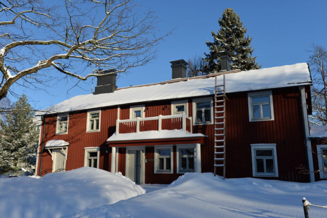 Punainen huvila on Lauttasaaren vanhin rakennus