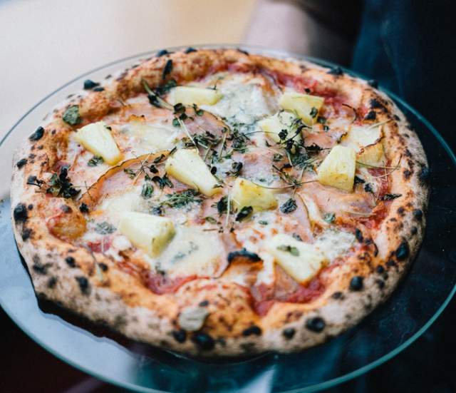 Hawaii-pizza Storyn tapaan.