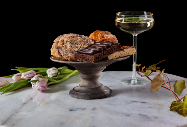 Café Royalesta saa pariisilaiskahviloiden inspiroimia herkkuja.