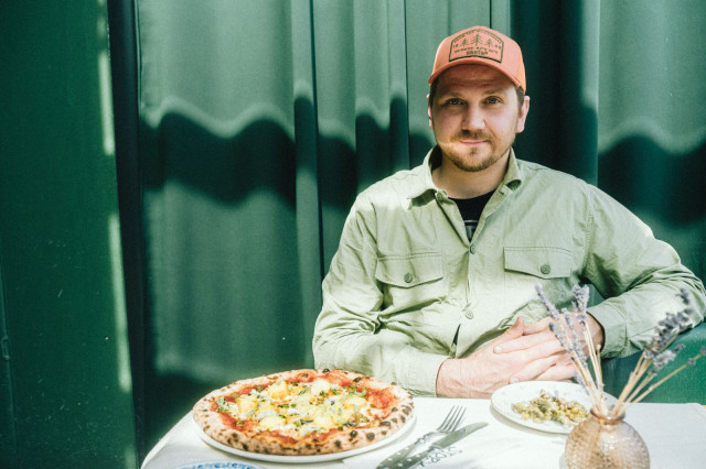 Keittiömestari ja ravintoloitsija Markus Hurskainen omaa pitkän kokemuksen leipurina ja kondiittorina.