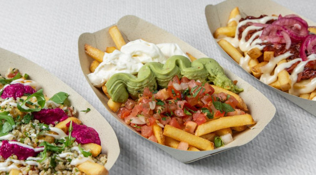 Suosittuja Poutine-perunoita saa nyt kympillä kaksi annosta.