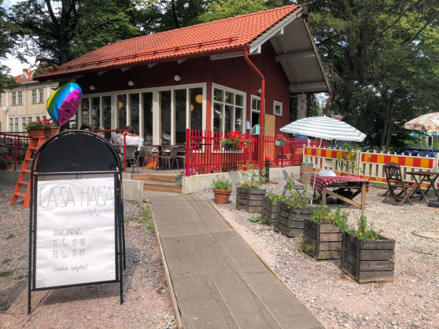 Casa Hagaan on helppo tulla niin kävellen, pyörällä kuin junalla.